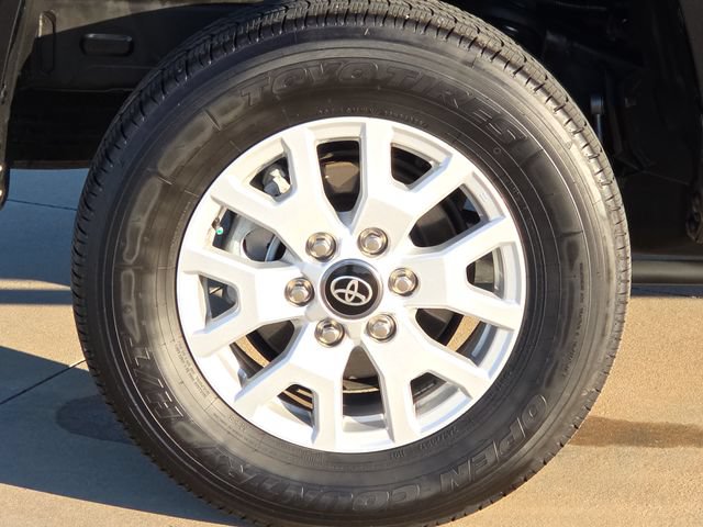 Used 2025 Toyota Tacoma SR5 AWD/4WD image 9