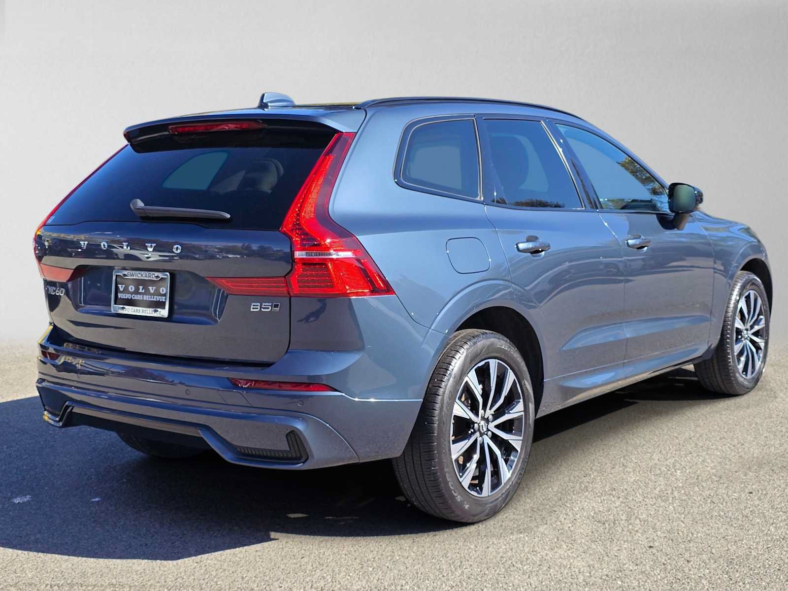 Certified 2024 Volvo XC60 B5 Core w/ Climate Package AWD/4WD image 4