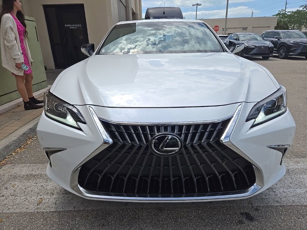 Certified 2024 Lexus ES 350 w/ Premium Package image 2