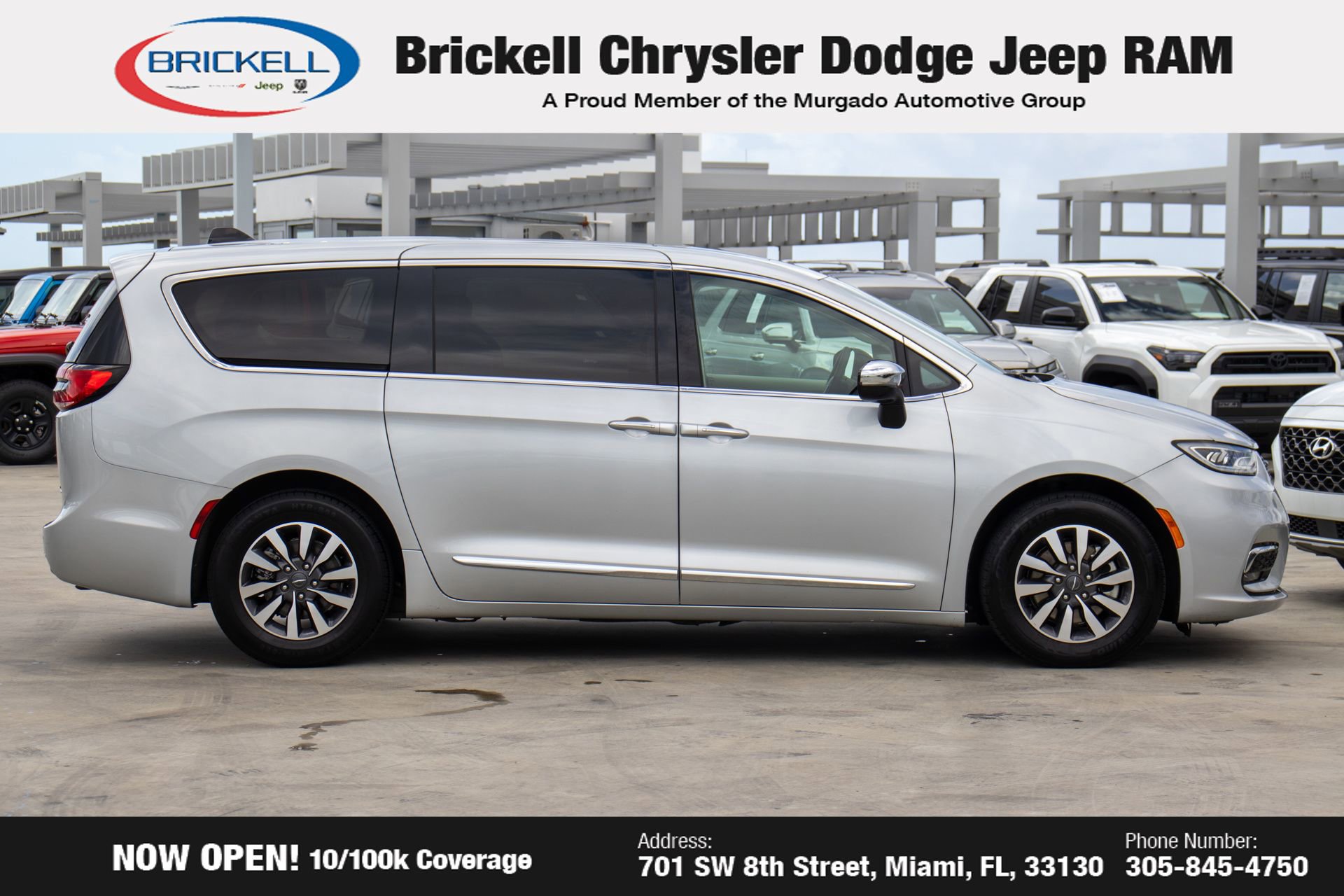 Used 2023 Chrysler Pacifica Limited image 4