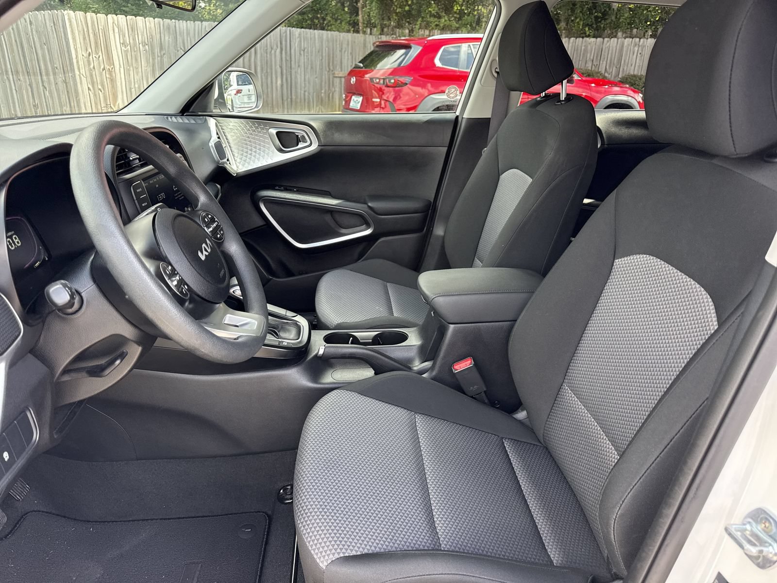 Used 2025 Kia Soul LX w/ LX Technology Package FWD image 9