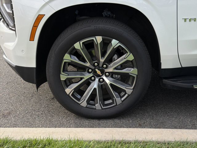 Used 2025 Chevrolet Tahoe High Country AWD/4WD image 10