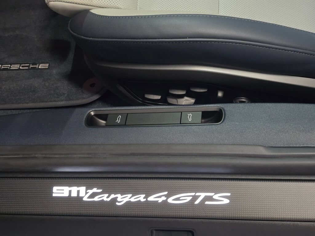 Certified 2026 Porsche 911 Targa 4 GTS AWD/4WD image 36