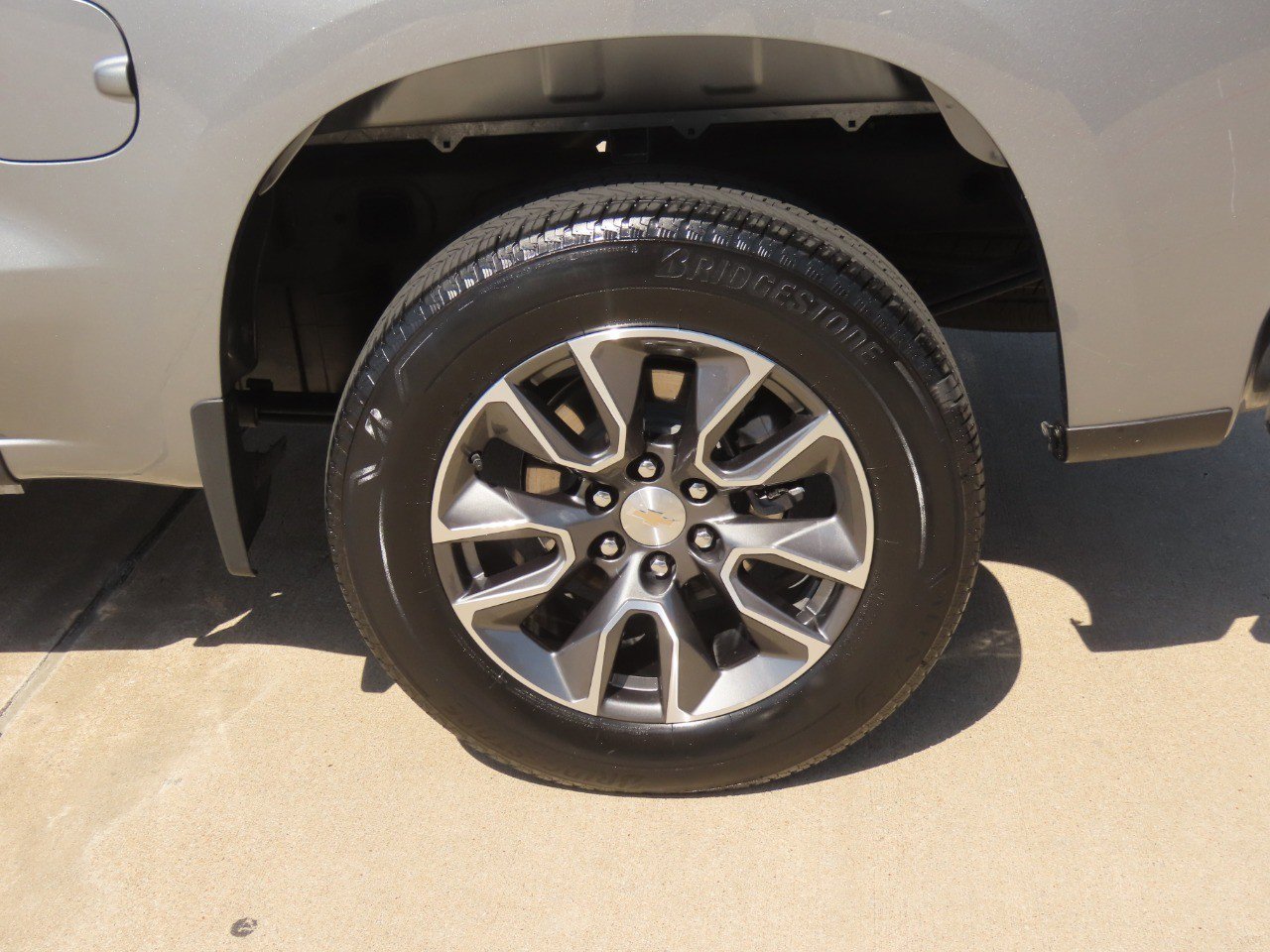 Used 2024 Chevrolet Silverado 1500 LT RWD image 15