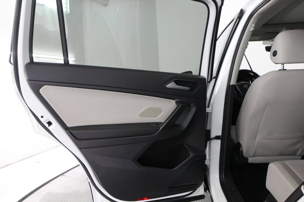 Used 2021 Volkswagen Tiguan SE w/ Panoramic Sunroof Package AWD/4WD image 36