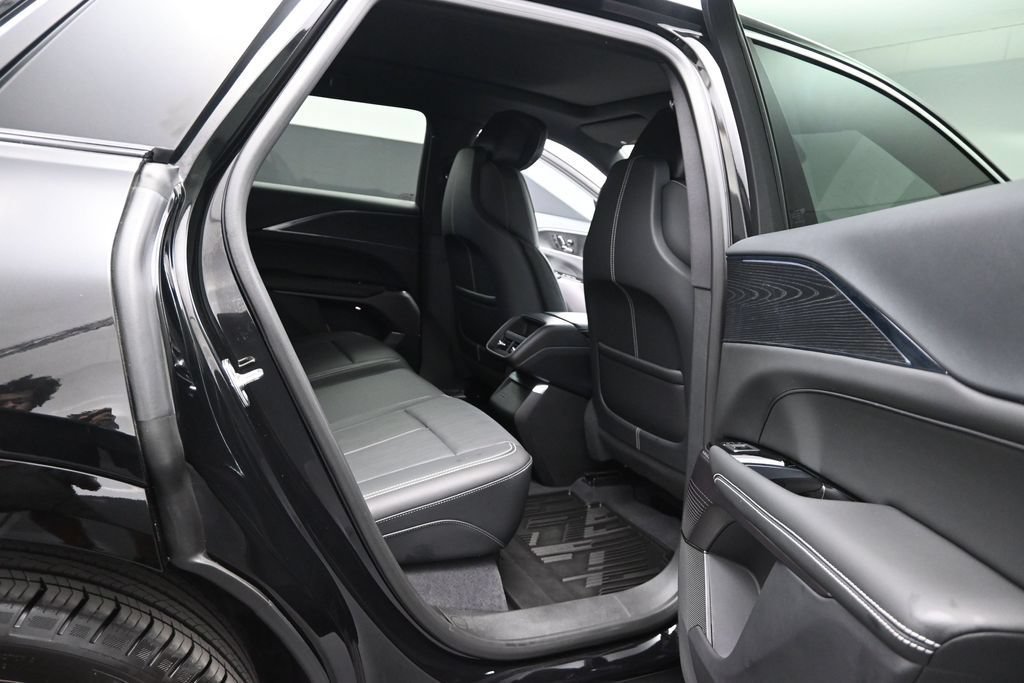 Certified 2024 Cadillac Lyriq Luxury AWD/4WD image 15