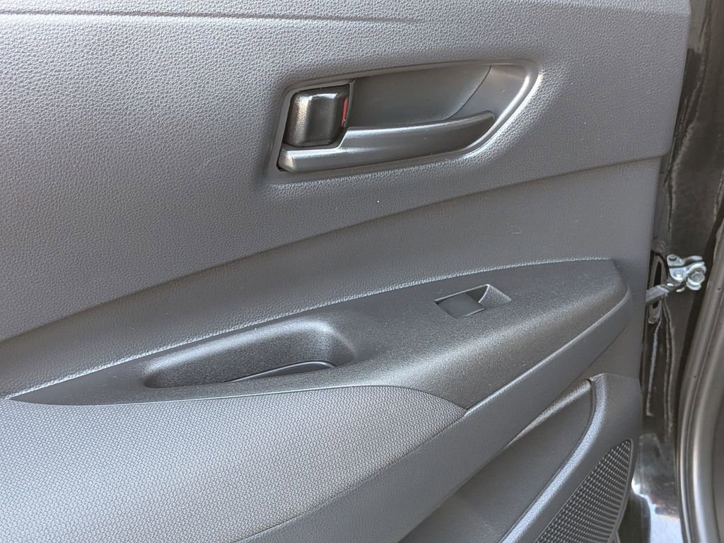 Used 2025 Toyota Corolla LE image 25