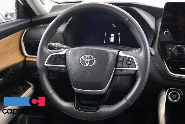 Certified 2025 Toyota Grand Highlander AWD image 17