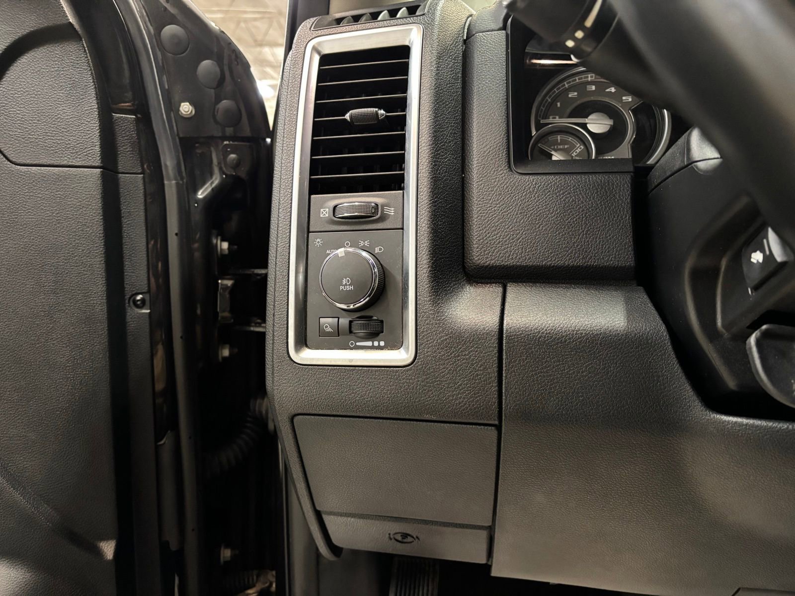 Used 2015 RAM 3500 Laramie Longhorn image 16