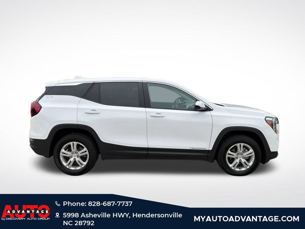 Used 2024 GMC Terrain SLE AWD/4WD image 3