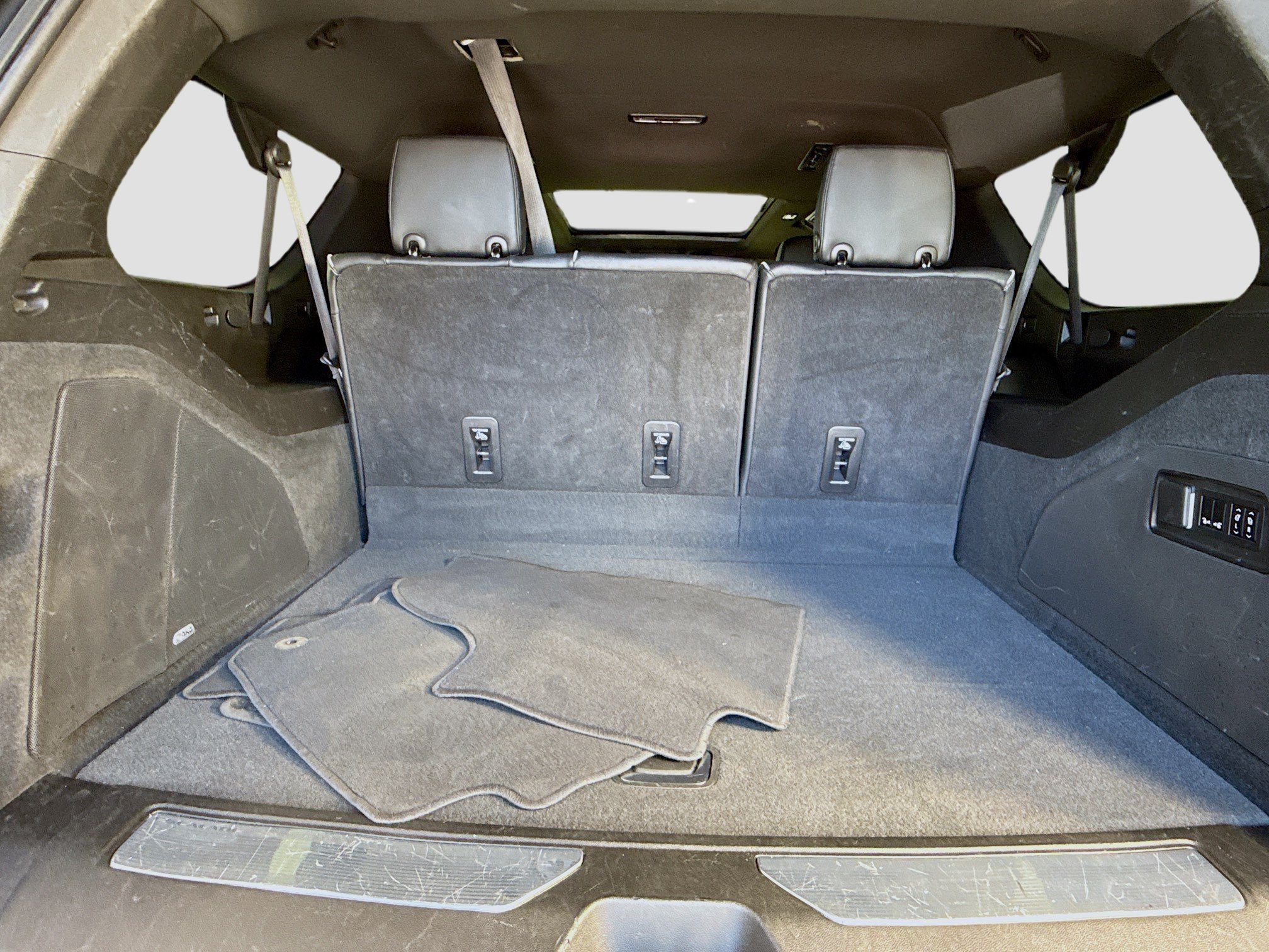 Used 2022 Cadillac Escalade ESV Sport RWD image 30