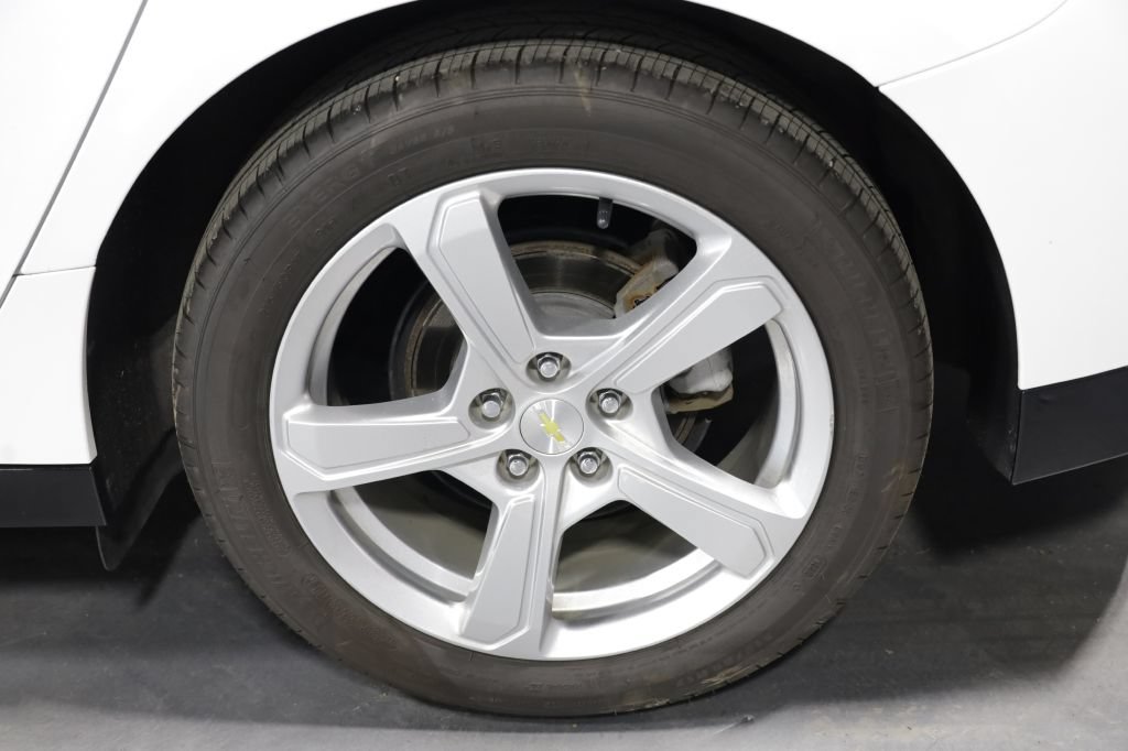 Used 2018 Chevrolet Volt LT w/ Comfort Package FWD image 33
