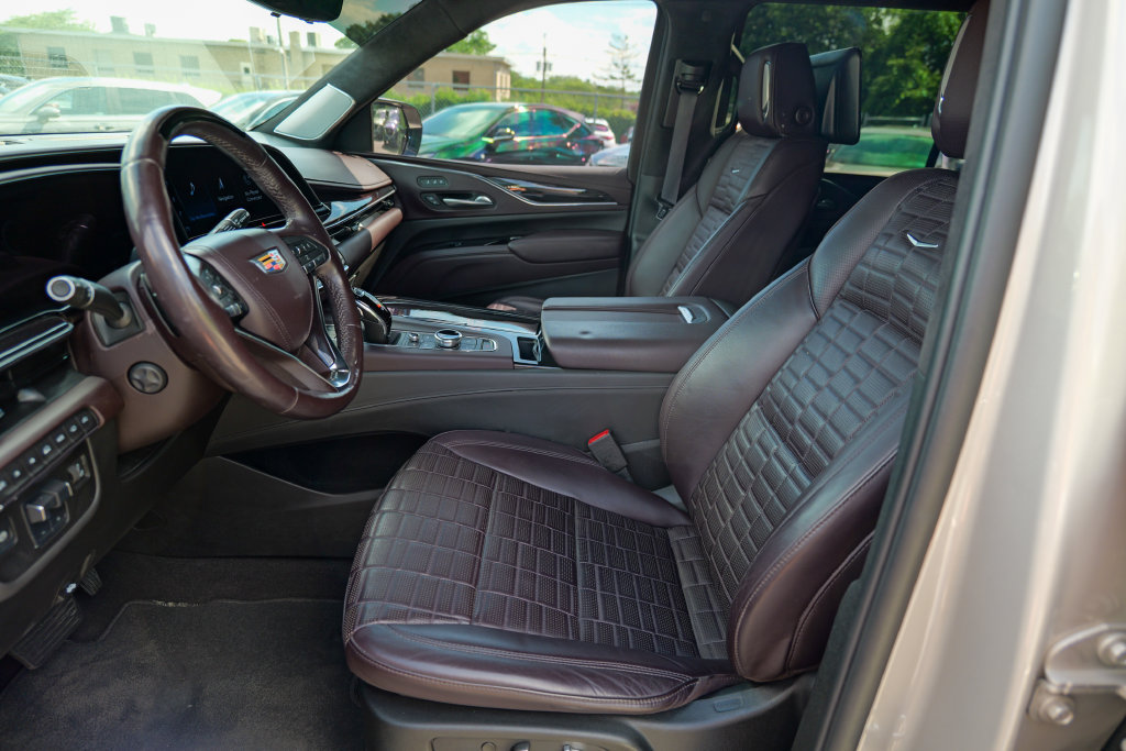 Used 2024 Cadillac Escalade ESV Premium Luxury Platinum AWD/4WD image 25