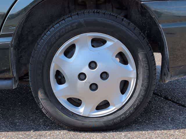 Used 2002 Saturn S-Series SL1 w/ SL1 Option Pkg 1 FWD image 12