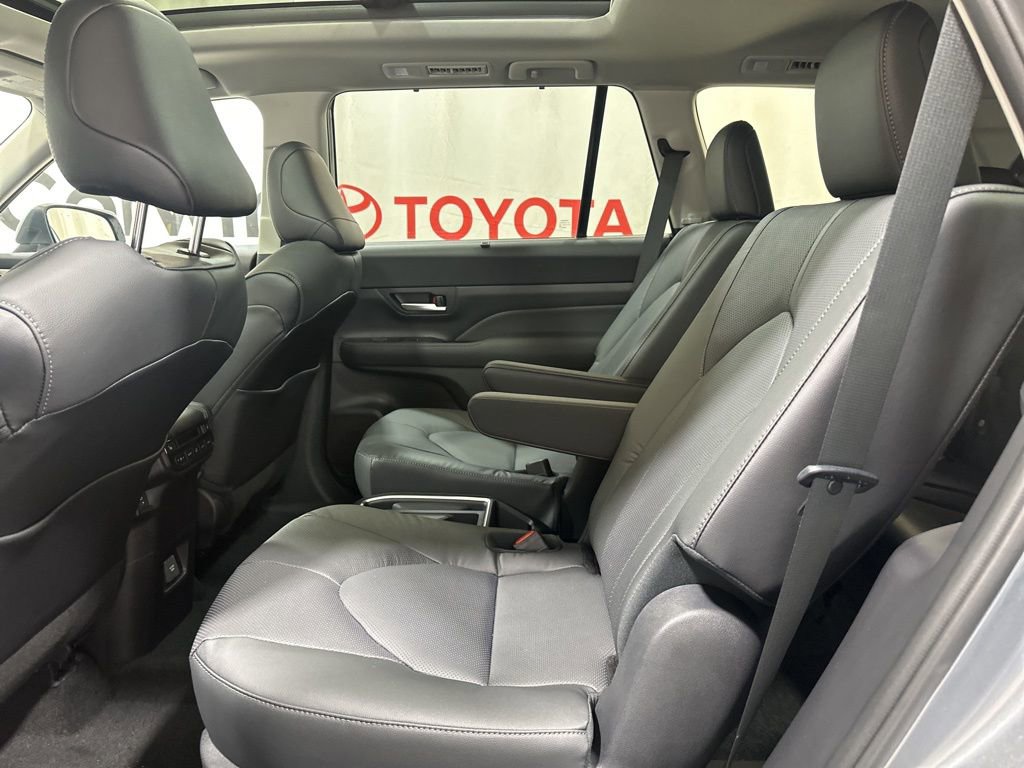 Used 2026 Toyota Grand Highlander Limited image 17