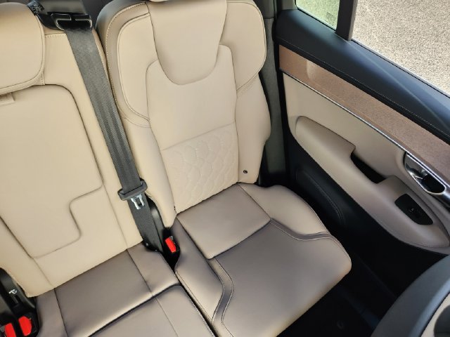 Certified 2025 Volvo XC90 T8 Plus w/ Protection Package Premier AWD/4WD image 16