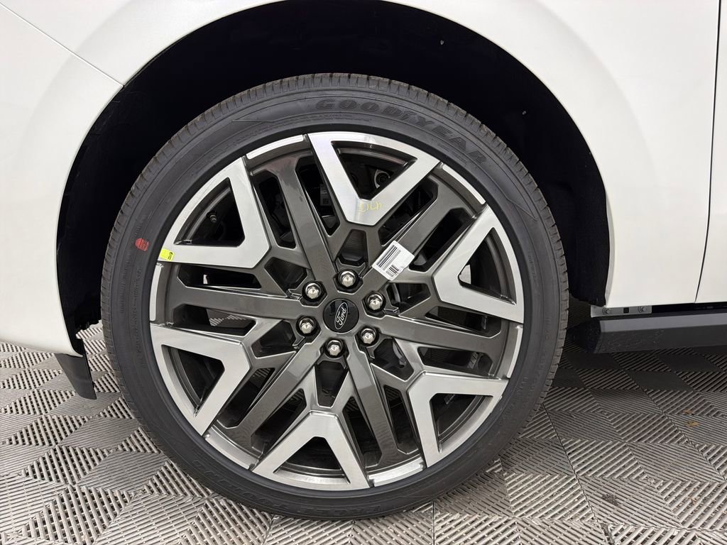 New 2026 Ford Expedition Max Platinum image 13