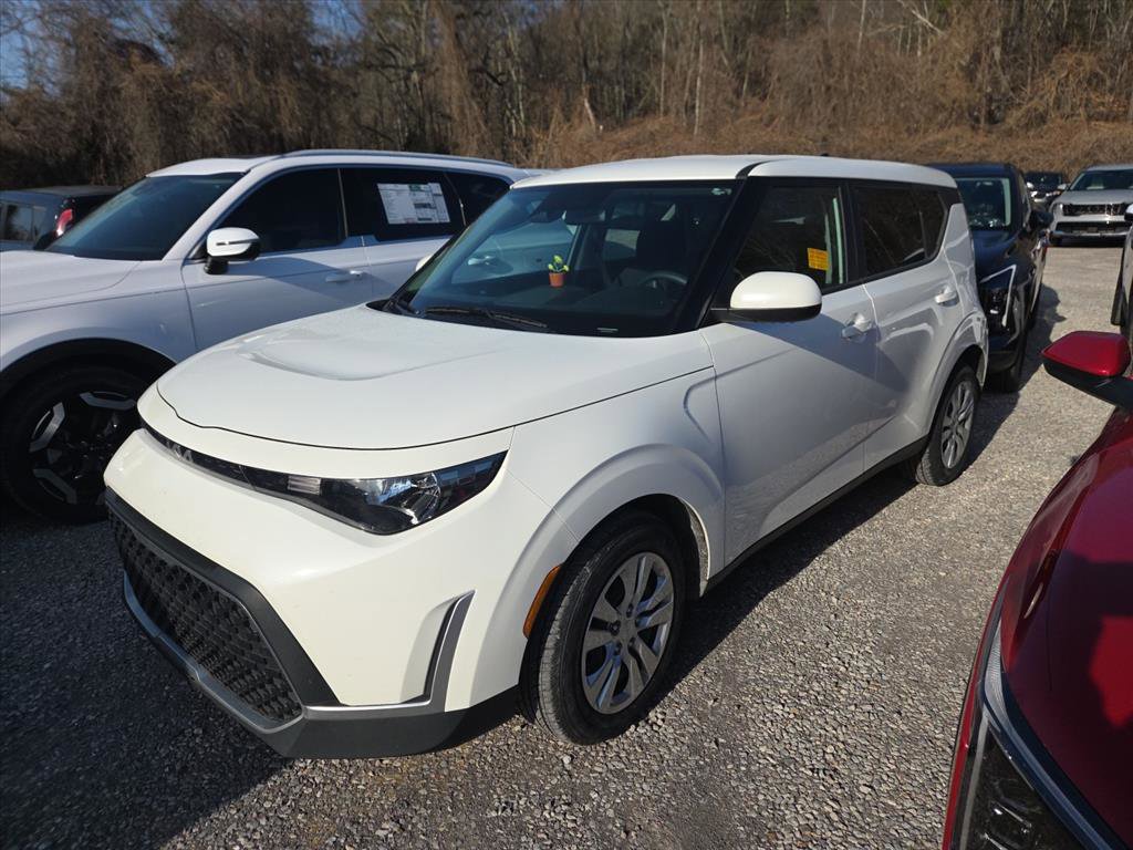 Used 2023 Kia Soul LX image 1