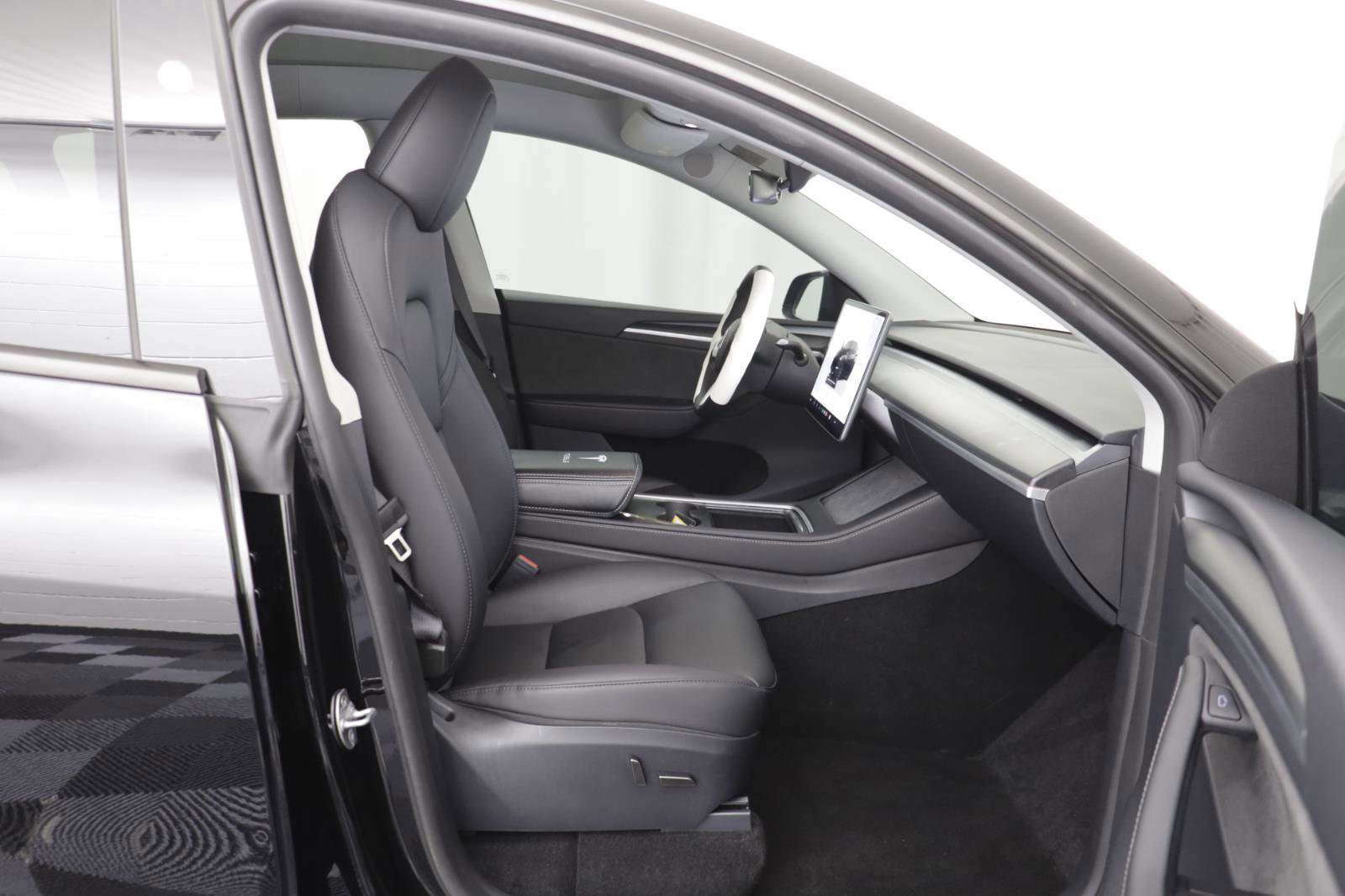 Used 2024 Tesla Model Y Long Range image 18