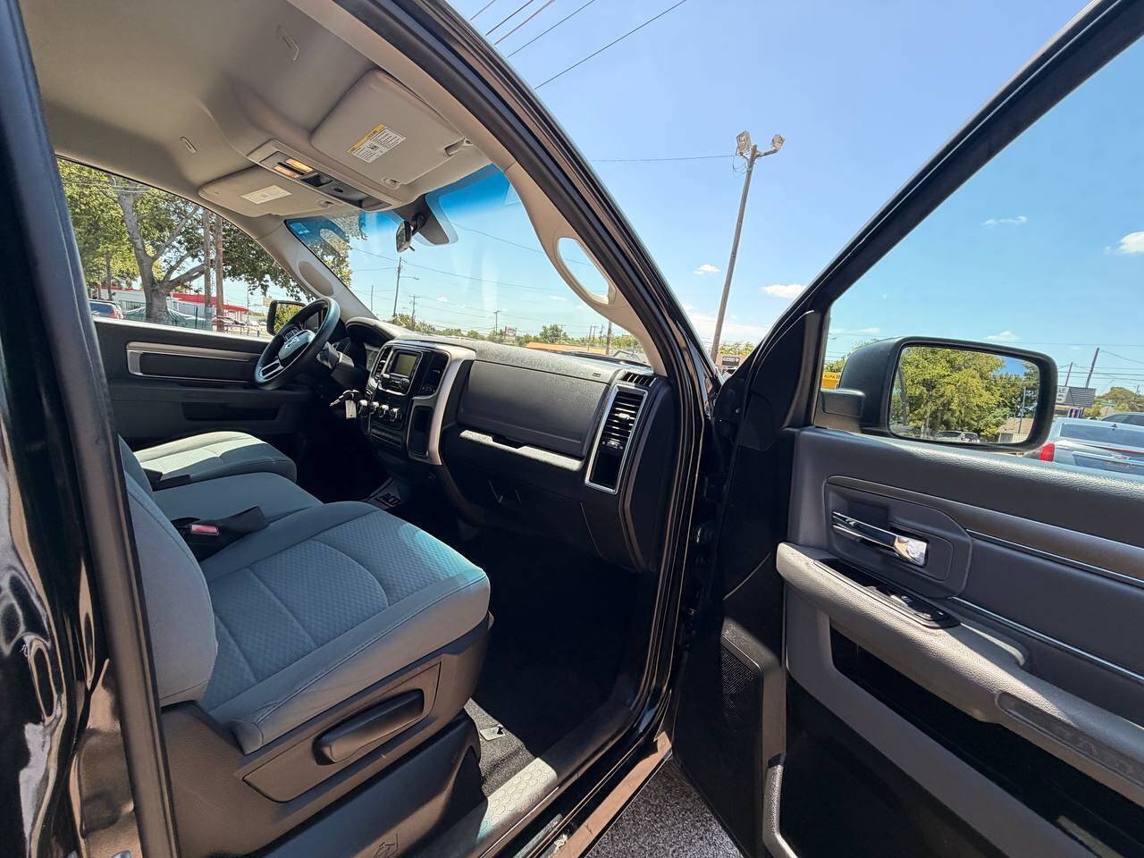 Used 2019 RAM 1500 Classic SLT RWD image 14