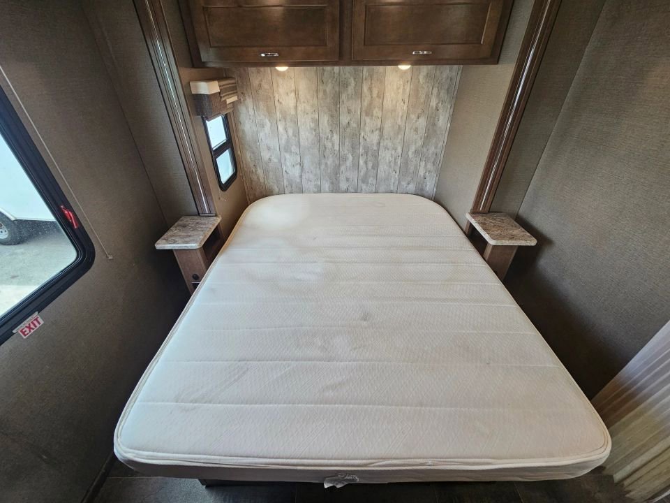 Used 2018 Ford E-450 and Econoline 450 Super Duty w/ Motorhome Prep Package RWD image 38