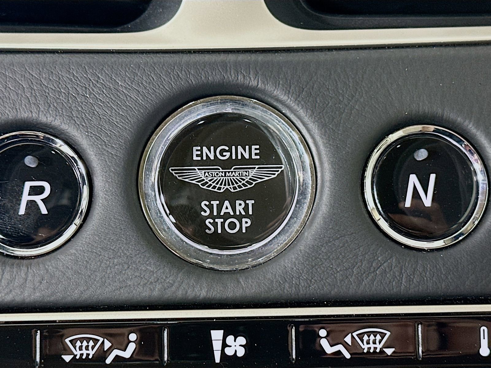 Used 2017 Aston Martin DB11 V12 RWD image 16