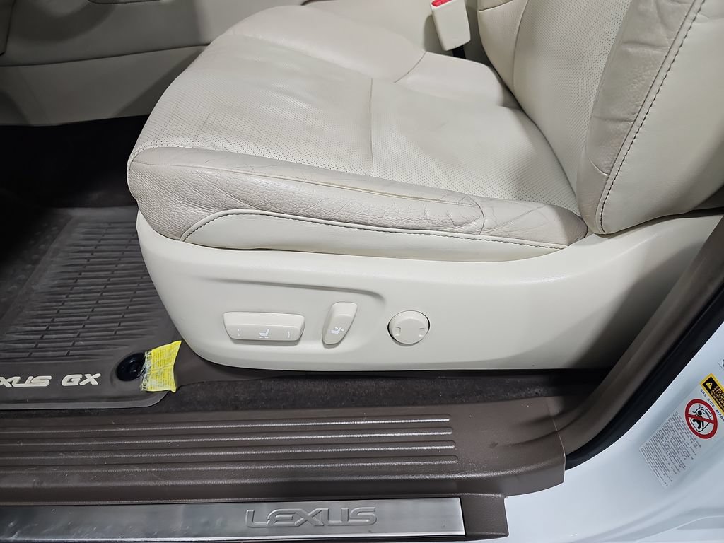 Used 2019 Lexus GX 460 Premium w/ Premium Package AWD/4WD image 31