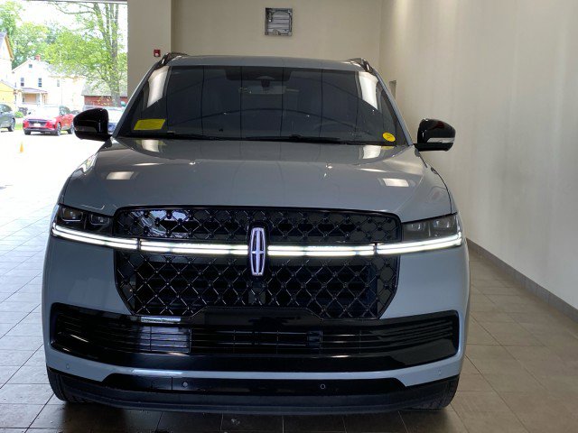 New 2025 Lincoln Navigator L Reserve w/ Jet Appearance Package image 3