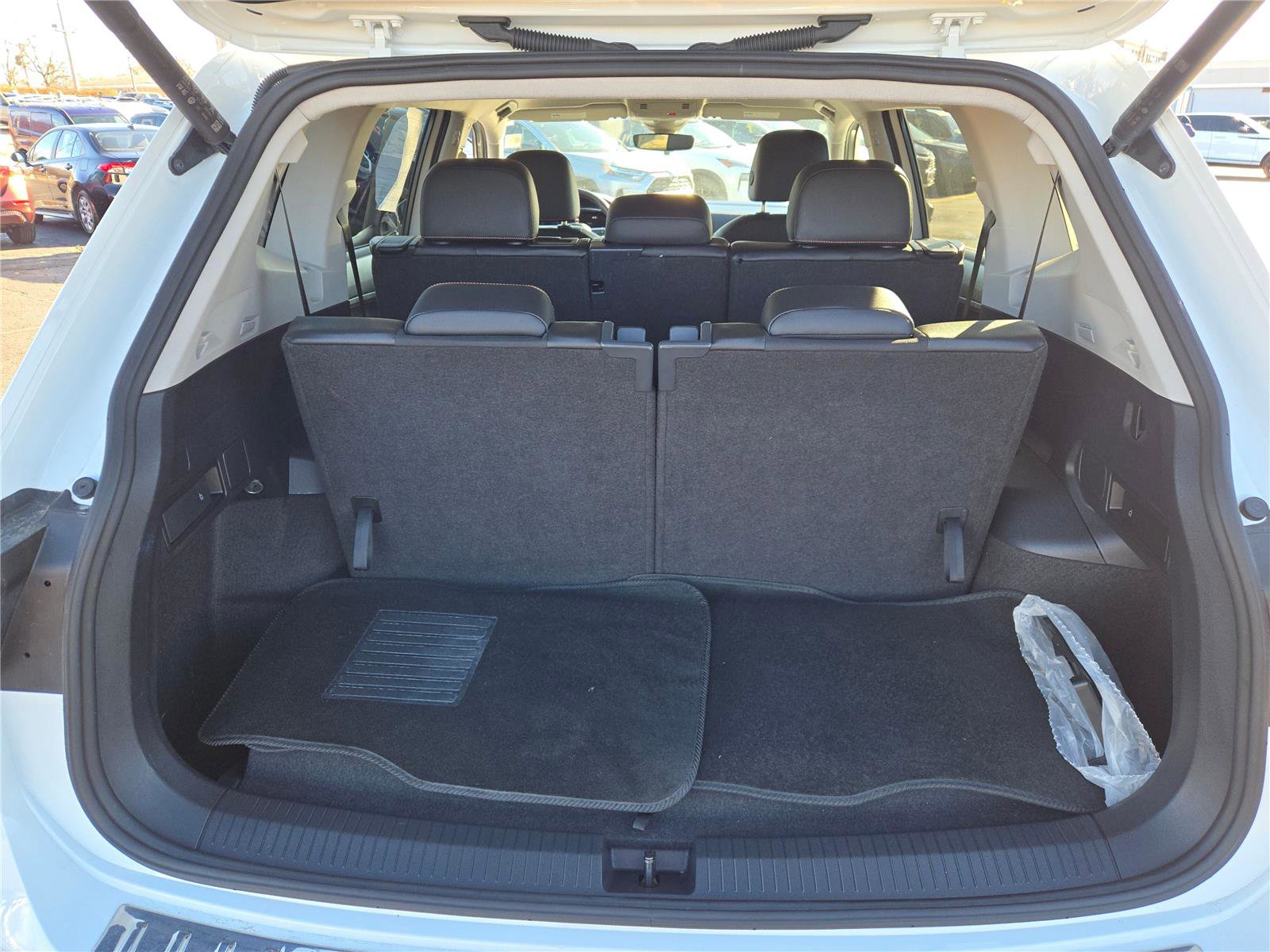 Used 2024 Volkswagen Tiguan Wolfsburg Edition image 19