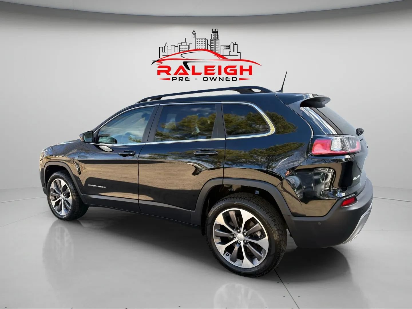 Used 2022 Jeep Cherokee Limited w/ Elite Package AWD/4WD image 7