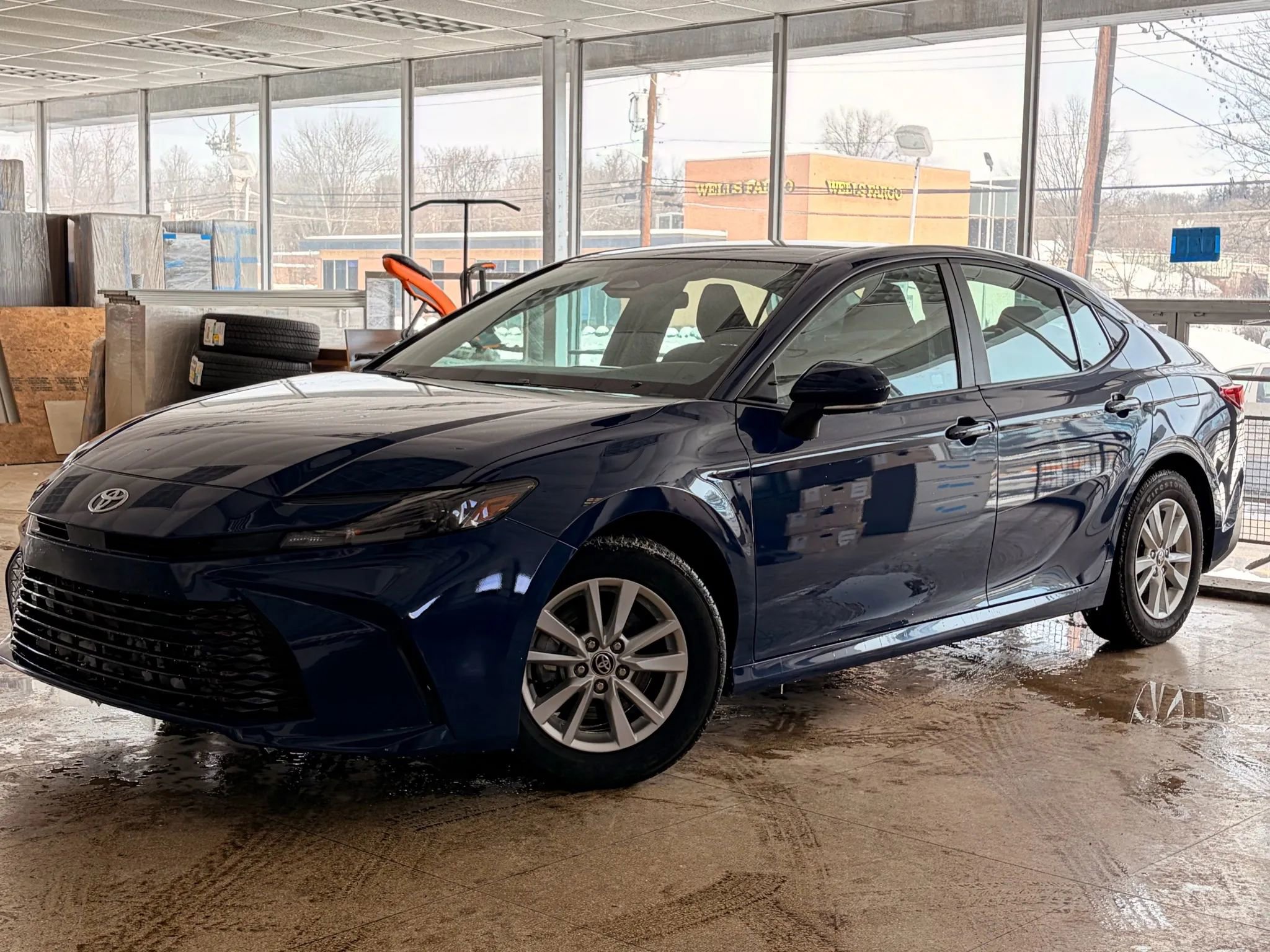 Used 2025 Toyota Camry SE image 1