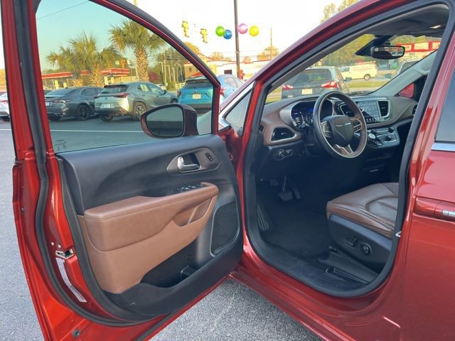 Used 2018 Chrysler Pacifica Limited w/ Tire & Wheel Group image 4