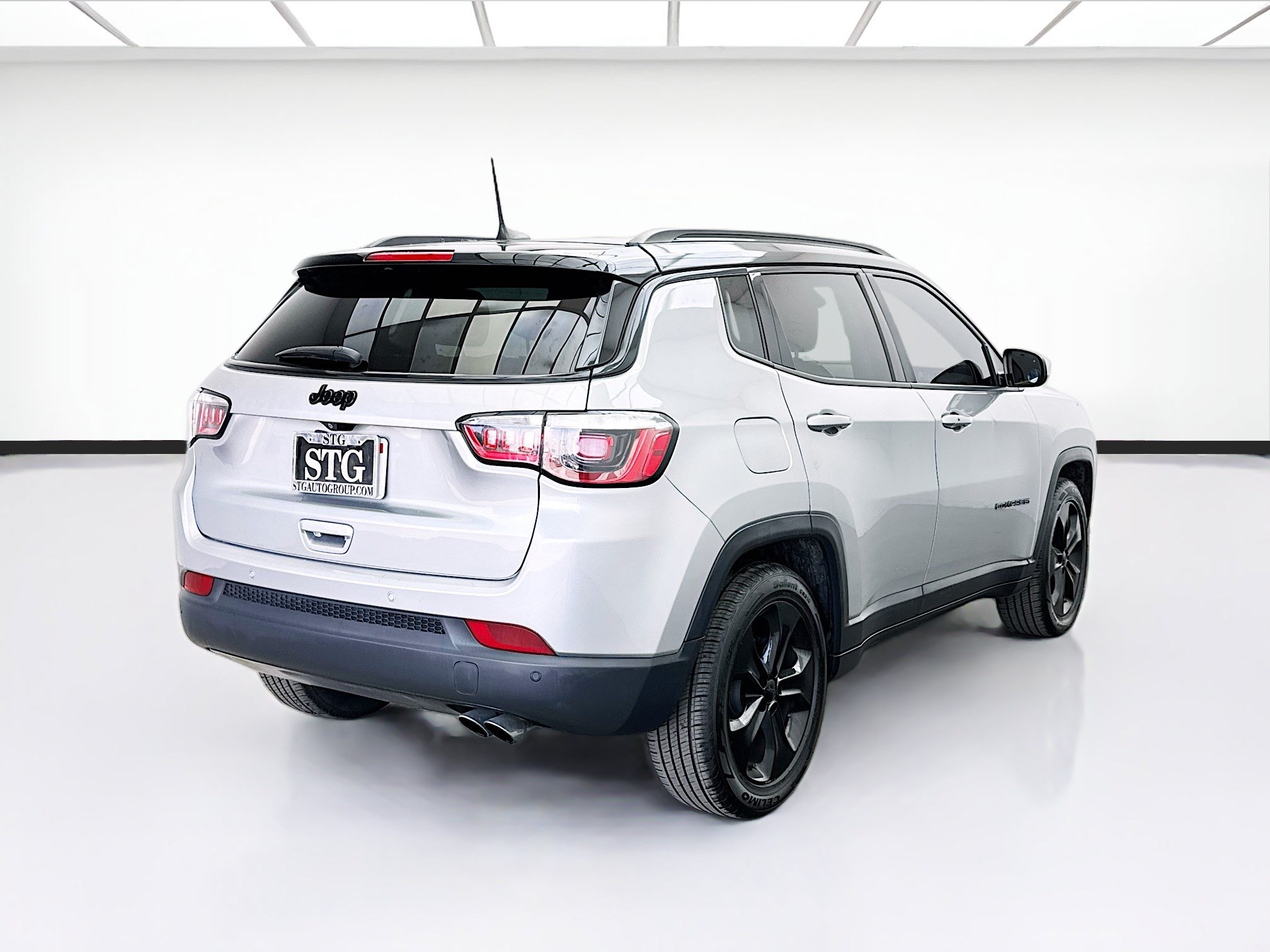 Used 2020 Jeep Compass Latitude FWD image 4