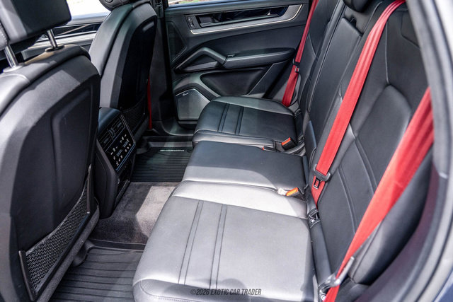 Used 2024 Porsche Cayenne S image 41
