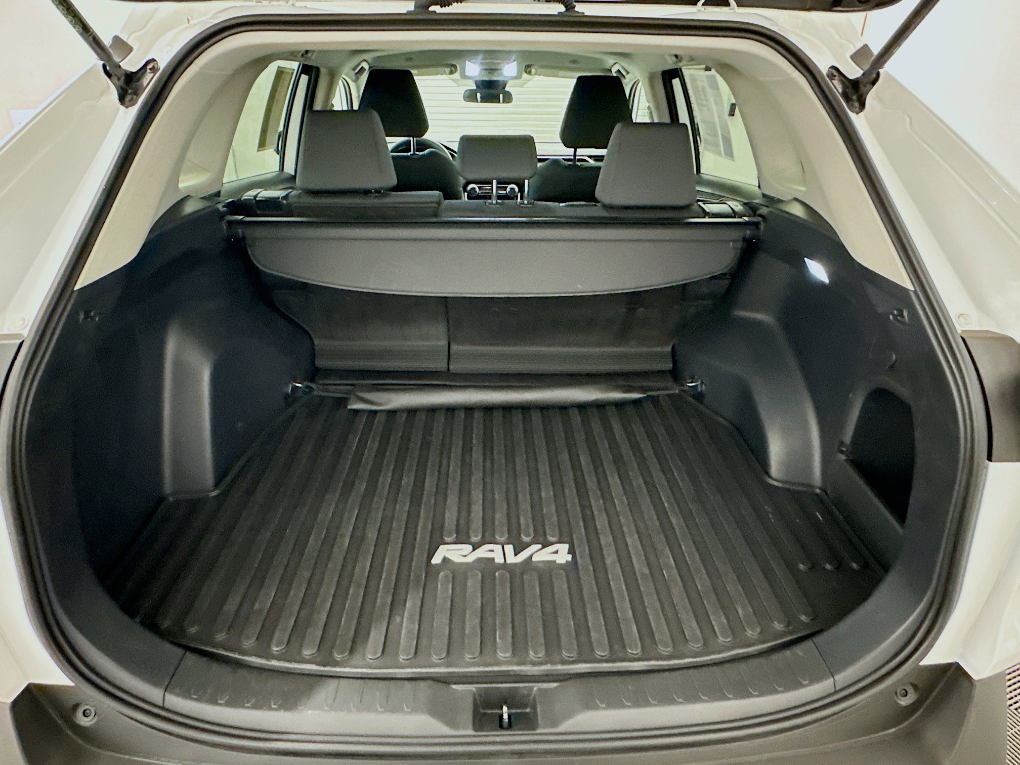 Used 2025 Toyota RAV4 XLE image 30