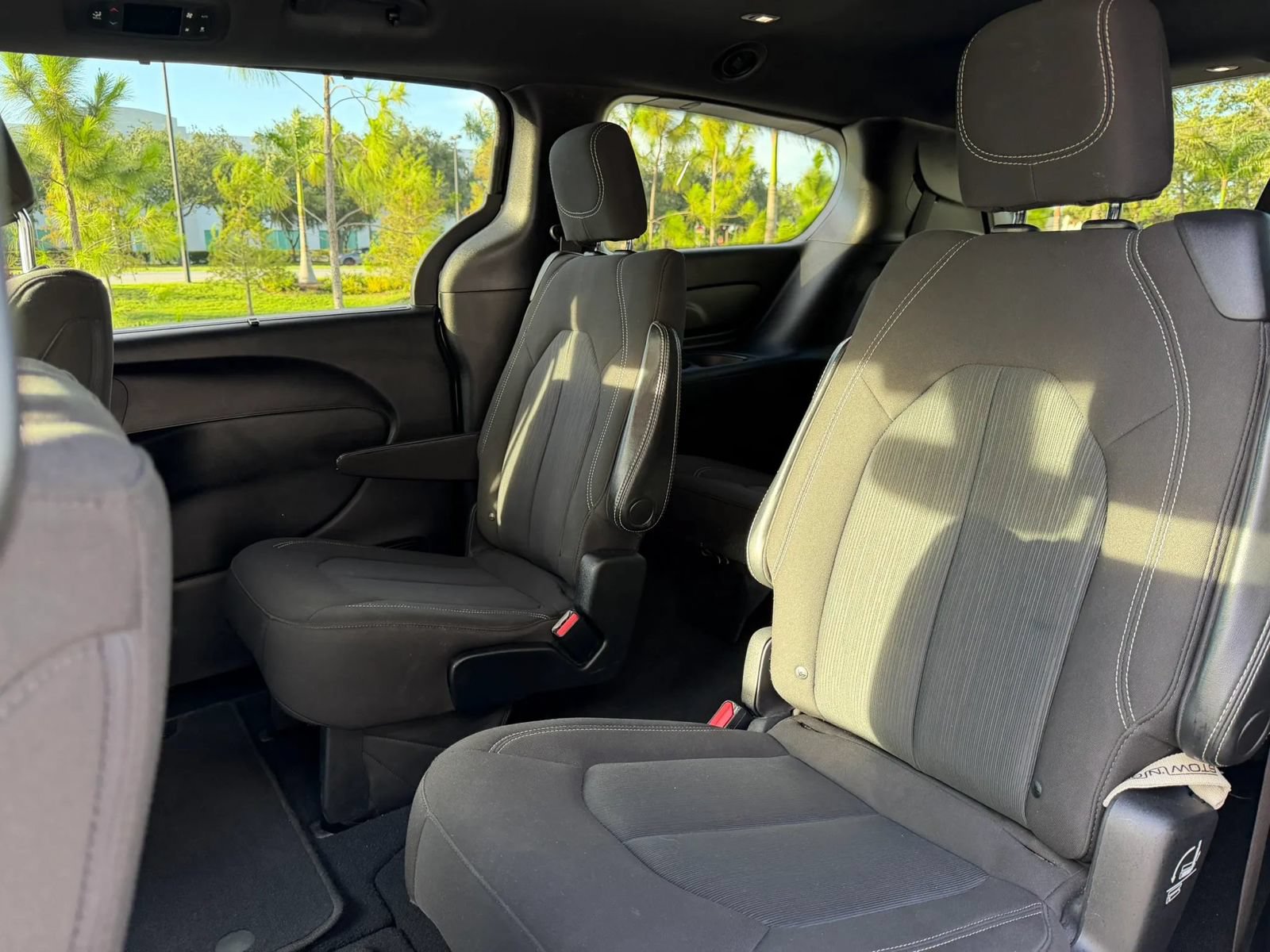 Used 2020 Chrysler Pacifica Touring w/ S Appearance Package FWD image 38