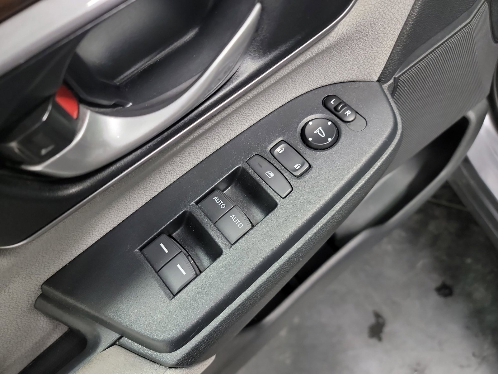 Used 2017 Honda CR-V EX image 14