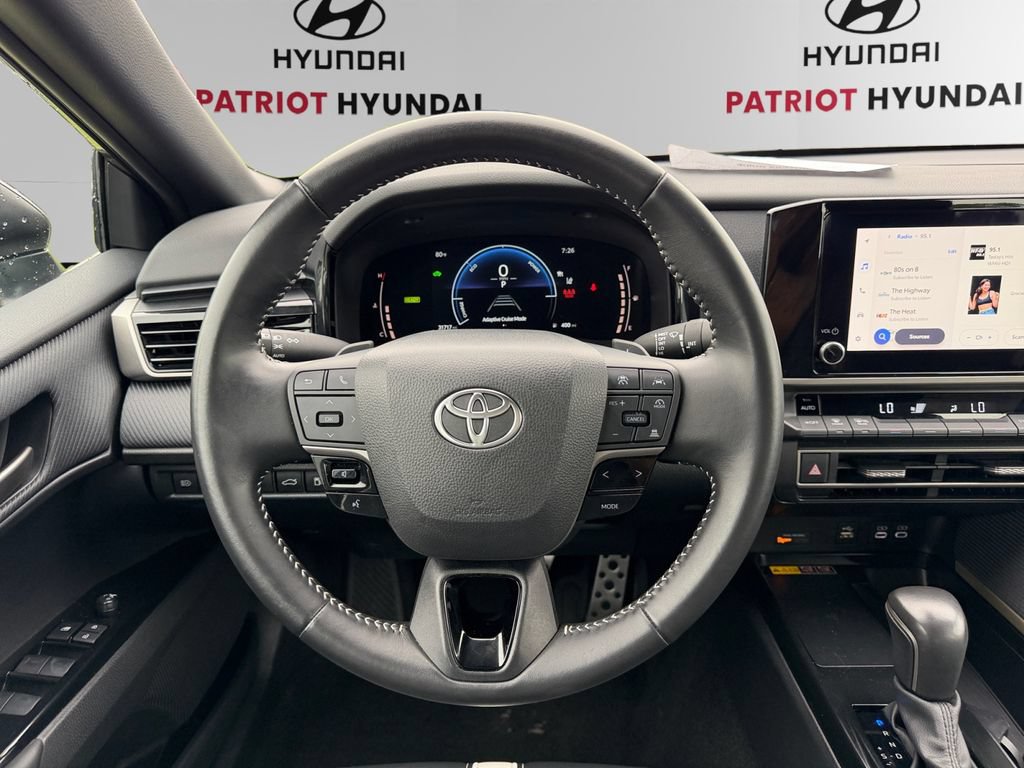 Used 2025 Toyota Camry SE FWD image 12