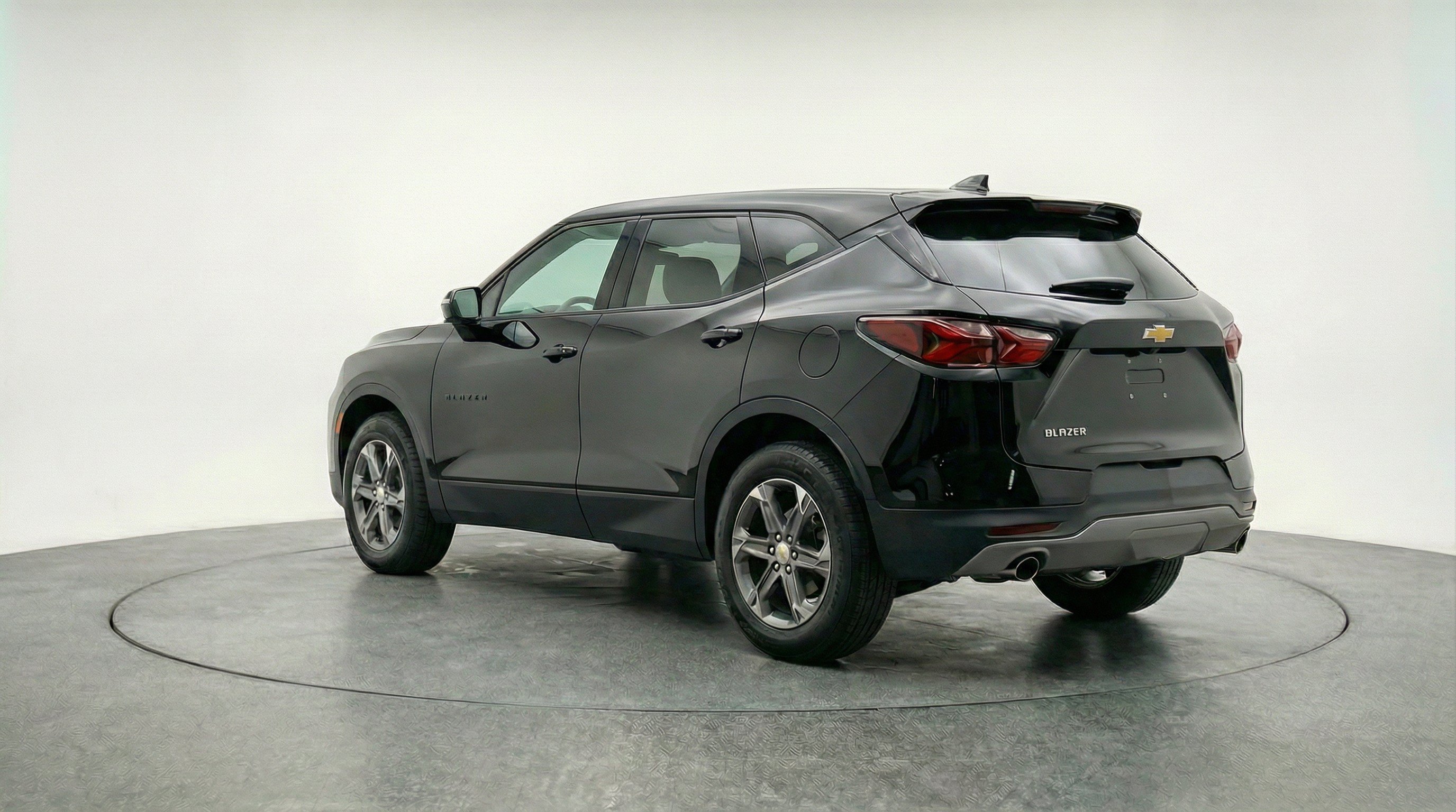 Used 2025 Chevrolet Blazer LT FWD image 6