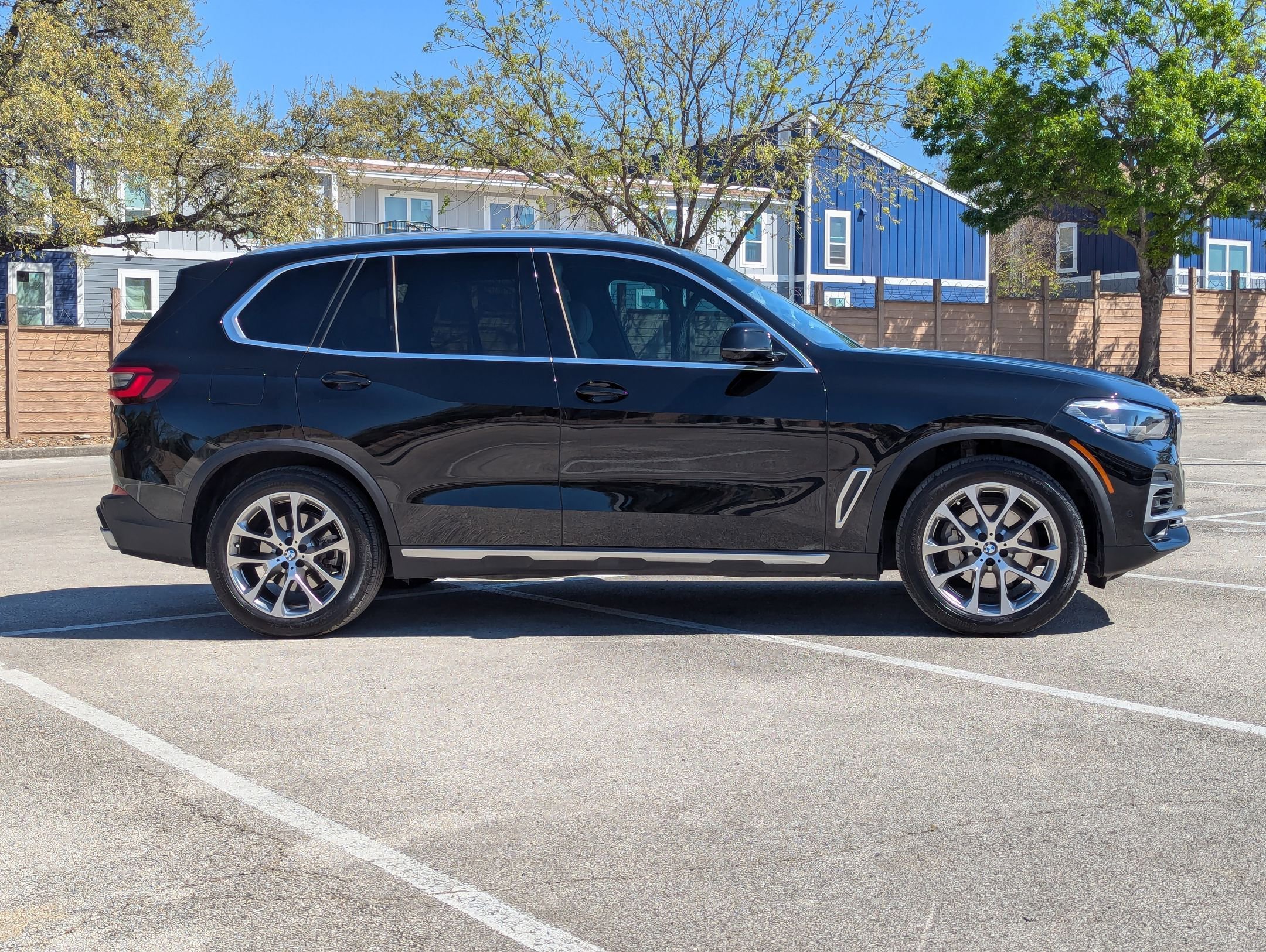 Used 2023 BMW X5 xDrive40i w/ Premium Package AWD/4WD image 3