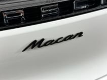 Certified 2026 Porsche Macan AWD/4WD image 17