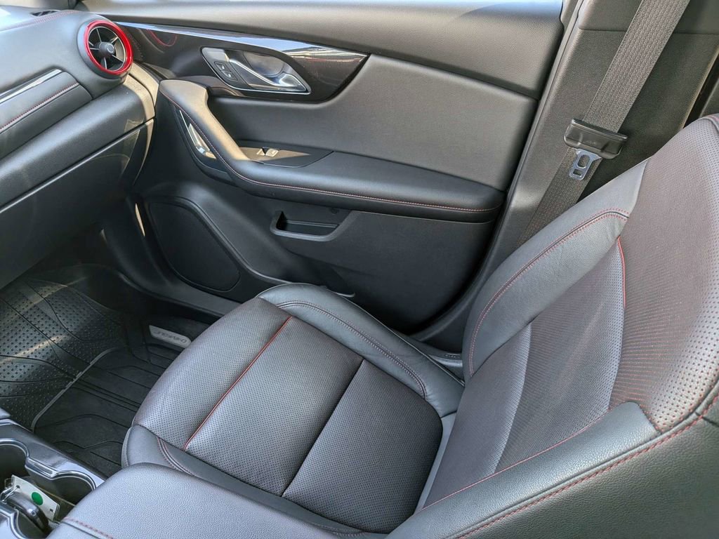 Used 2019 Chevrolet Blazer RS w/ Sun and Wheels Package AWD/4WD image 17