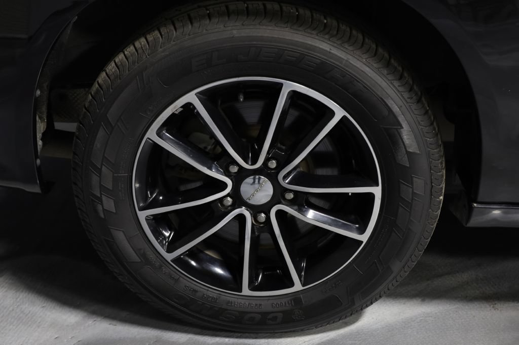 Used 2018 Dodge Grand Caravan SE FWD image 31