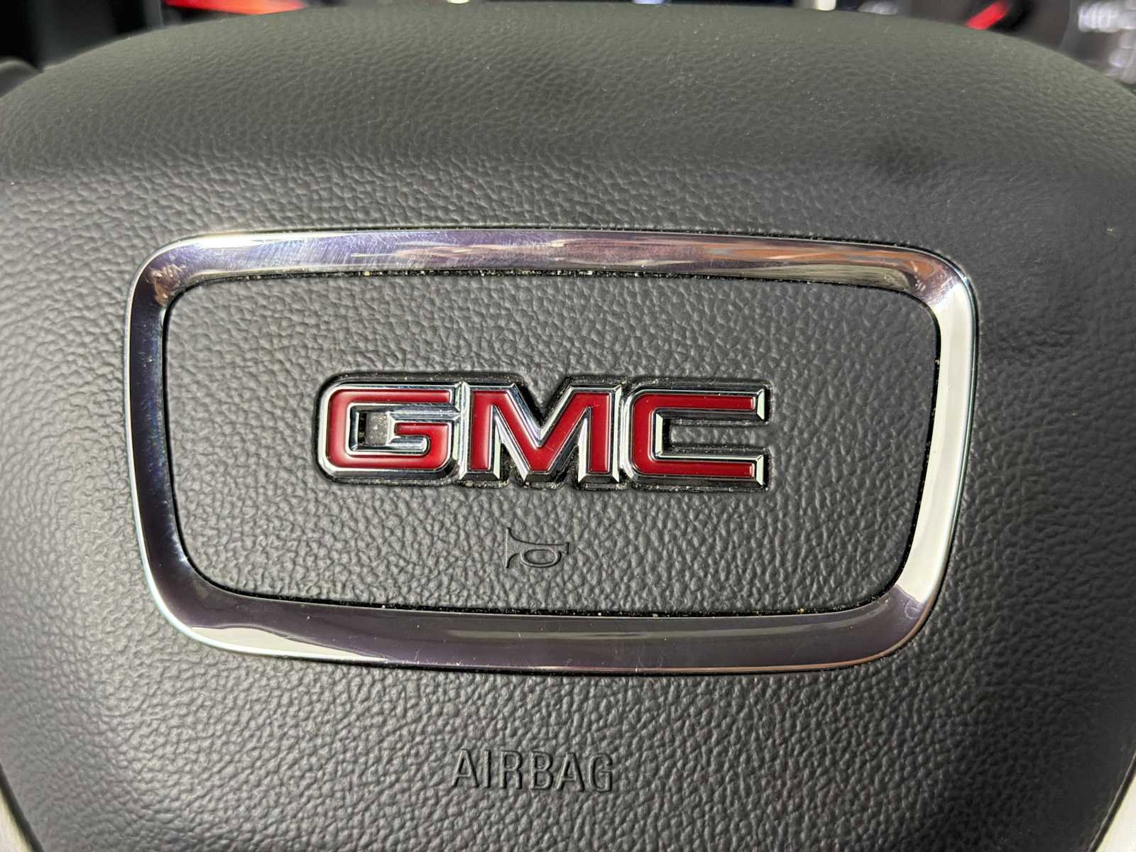 Used 2023 GMC Acadia SLT image 24