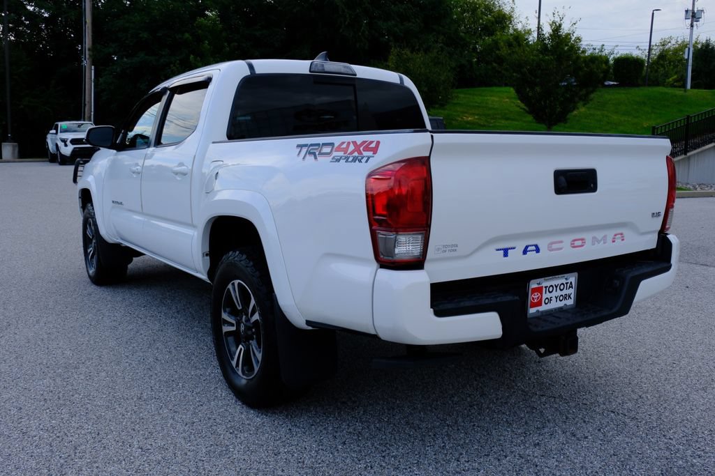 Used 2017 Toyota Tacoma TRD Sport w/ Tow Package (A/T) AWD/4WD image 5
