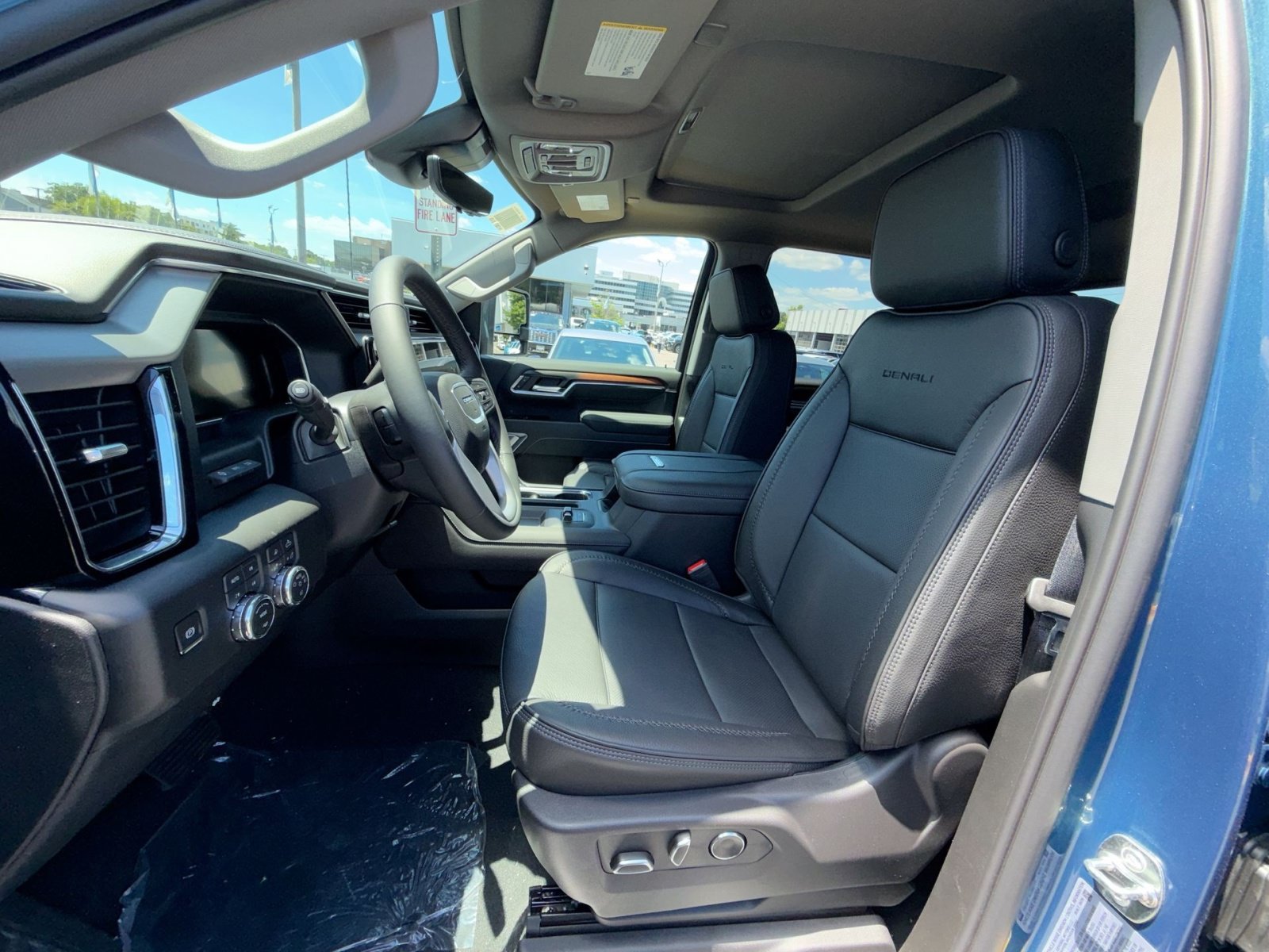 New 2026 GMC Sierra 2500 Denali w/ Denali Reserve Package AWD/4WD image 13