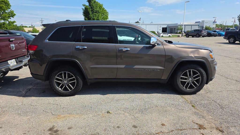 Used 2018 Jeep Grand Cherokee Limited AWD/4WD image 6