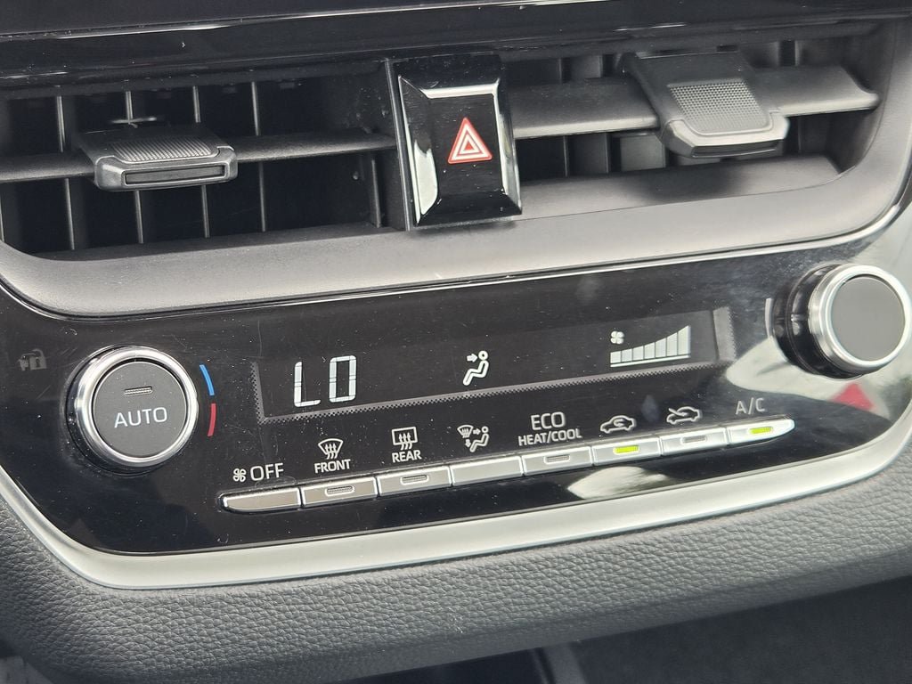 Used 2025 Toyota Corolla LE FWD image 19