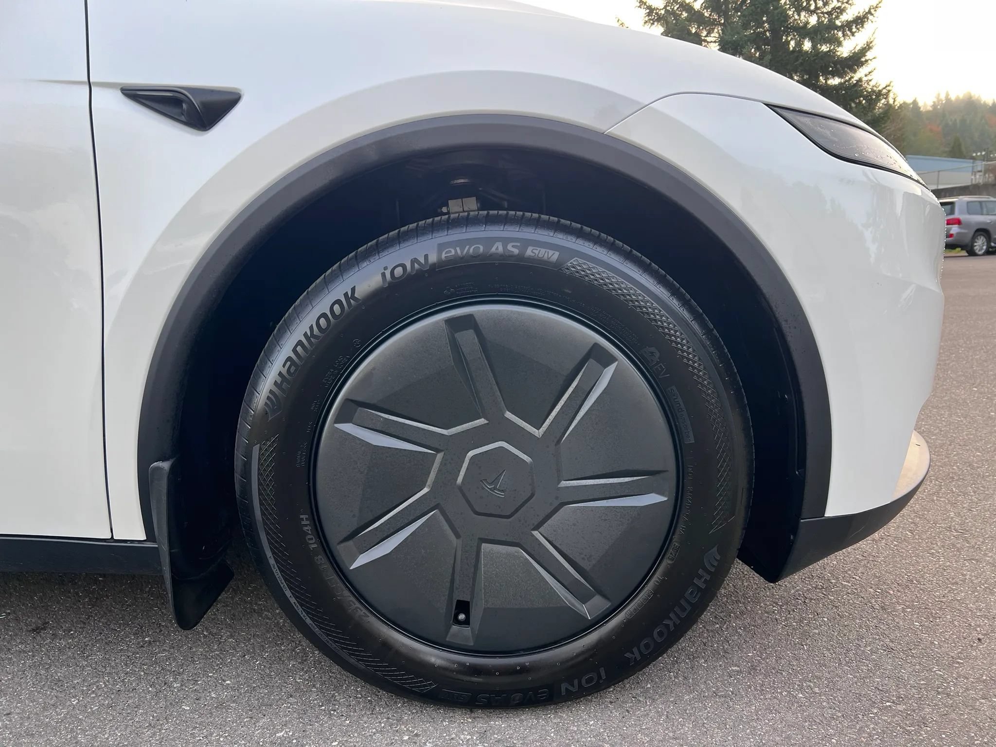 Used 2026 Tesla Model Y AWD image 12