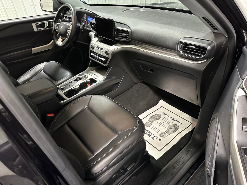 Used 2022 Ford Explorer XLT w/ Equipment Group 202A AWD/4WD image 7